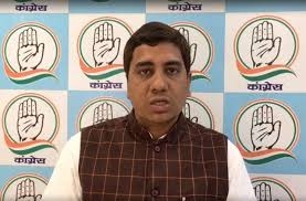 Photo of सत्ता का लालच छोड़कर पिछड़ों के हितों की लड़ाई के लिए राहुल गांधी के साथ आयें ओम प्रकाश राजभर: कांग्रेस