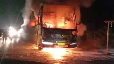 Photo of आंध्र प्रदेश के करनूल के निकट भीषण सड़क हादसे। 20 लोगों की मौत की आशंका