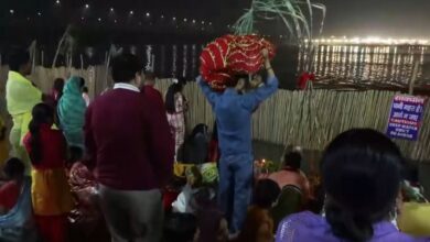 Photo of देशभर में छठ पूजा की धूम, उगते सूर्य को दिया जा रहा अर्घ्य