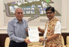 Photo of साउथ एशियन यूनिवर्सिटी ने महेश वर्मा को प्रोफेसर पद पर नियुक्ति दी