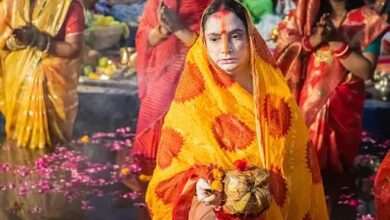 Photo of छठ पर्व पर महिलाएं आखिर क्यों नाक से लेकर मांग तक भरती है सिंदूर