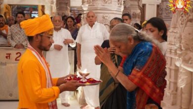 Photo of अयोध्या में वित्त मंत्री निर्मला सीतारमण ने परिवार संग उतारी प्रभु श्रीरामलला की आरती