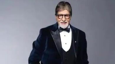 Photo of 83 के हुए महानायक अमिताभ बच्चन, ‘जलसा’ के बाहर फैंस का सैलाब