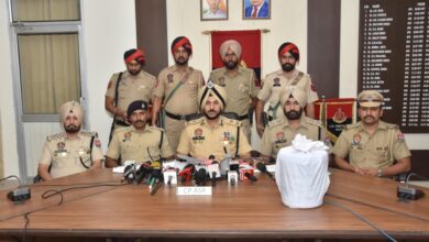 Photo of अमृतसर में सीमा पार से तस्करी करने वाले मॉड्यूल का पर्दाफाश, 5 किलो हेरोइन सहित ड्रग सरगना काबू