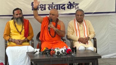 Photo of अवैध धर्मांतरण के विरुद्ध कठोर कानून के पक्ष में लामबंद संत समाज, राष्ट्रव्यापी अभियान की घोषणा