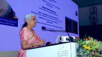 Photo of जीएसटी अधिकारी ईमानदार करदाताओं के साथ विनम्र और सहानुभूतिपूर्ण व्यवहार करें : वित्‍त मंत्री