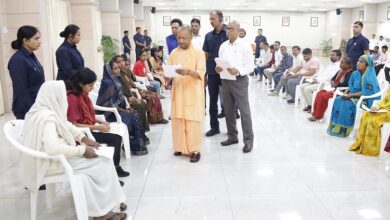 Photo of समस्या लेकर आये लोगों से मिले मुख्यमंत्री, बोले- आपकी सेवा ही सरकार की प्राथमिकता