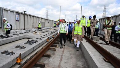 Photo of रेल मंत्री वैष्णव और जापान के मंत्री ने सूरत हाई-स्पीड रेल परियोजना स्थल का किया दौरा