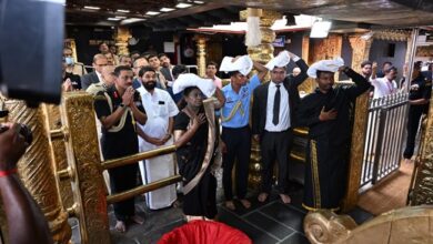 Photo of राष्ट्रपति द्रौपदी मुर्मु ने केरल के सबरीमाला मंदिर में की पूजा-अर्चना