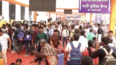 Photo of दीपावली और छठ से पहले दिल्ली के रेलवे स्टेशनों पर यात्रियों की भारी भीड़