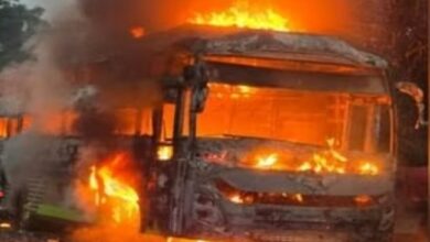 Photo of लखीमपुर खीरी में स्लीपर बस में लगी आग, यात्रियों ने खिड़कियों से कूदकर बचाई जान; डेढ़ दर्जन यात्री मामूली रूप से झुलसे