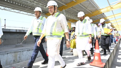 Photo of रेल मंत्री ने किया बिलिमोरा बुलेट ट्रेन स्टेशन का निरीक्षण, मुंबई-अहमदाबाद हाई-स्पीड रेल परियोजना ने पकड़ी रफ़्तार