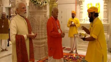 Photo of प्रधानमंत्री नरेन्द्र माेदी ने राम मंदिर के शिखर पर किया ध्वजारोहण, आकर्षक सज्जा और जयकारे की गूंज