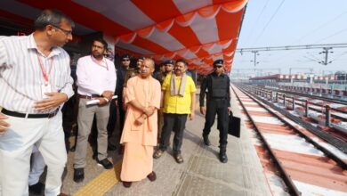 Photo of प्रधानमंत्री के वाराणसी दौरे से पहले मुख्यमंत्री ने बनारस रेलवे स्टेशन पर की तैयारियों की समीक्षा