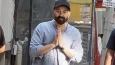 Photo of धर्मेंद्र की खराब तबीयत के बीच पैपराजी पर फूटा सनी देओल का गुस्सा