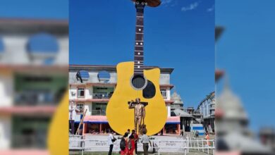 Photo of नलबाड़ी रास महोत्सव में लगी जुबिन गर्ग के गिटार की 52 फुट ऊंची प्रतिकृति