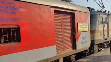 Photo of महानगरी एक्सप्रेस में बम की अफवाह के बाद महाराष्ट्र के सभी रेलवे स्टेशनों पर हाई अलर्ट