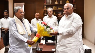 Photo of कर्नाटक में नेतृत्व परिवर्तन की अटकलों के बीच सिद्धारमैया बोले-आलाकमान का फैसला अंतिम