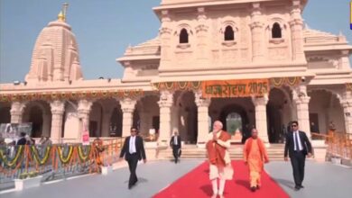 Photo of अयोध्यावासियों ने जय श्रीराम, जय-जय हनुमान के जयकारे संग पुष्पवर्षा से प्रधानमंत्री का किया स्वागत
