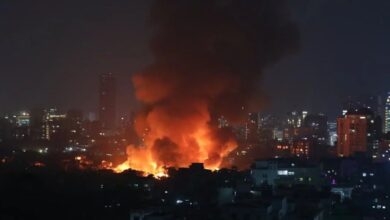Photo of बांग्लादेश की राजधानी ढाका की कोरेल झुग्गी बस्ती में शाम पांच बजे लगी आग रात दस बजे बुझ पाई