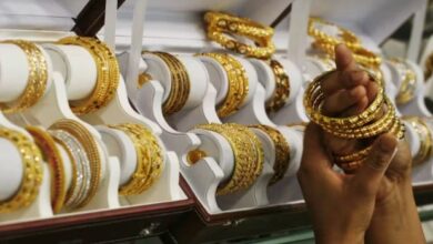Photo of सर्राफा बाजार में गिरावट जारी, 900 रुपये तक सस्ता हुआ सोना