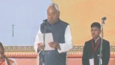 Photo of 10वीं बार बिहार के मुख्यमंत्री बने नीतीश कुमार, प्रधानमंत्री और गृहमंत्री की मौजूूदगी में राज्यपाल ने दिलाई शपथ