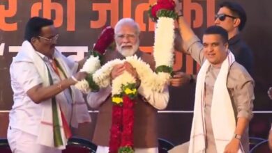 Photo of गुजरात के सूरत में बिहारी समाज ने प्रधानमंत्री मोदी का गमछा लहराकर किया स्वागत