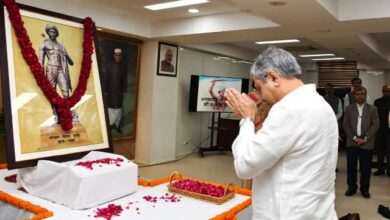 Photo of जनजातीय गौरव पखवाड़े के तहत केंद्रीय मंत्री अश्विनी वैष्णव ने भगवान बिरसा मुंडा को अर्पित की श्रद्धांजलि
