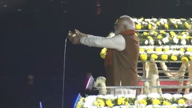 Photo of प्रधानमंत्री मोदी ने ब्रह्म सरोवर में दर्शन और पूजा की, सायंकालीन आरती में शामिल हुए