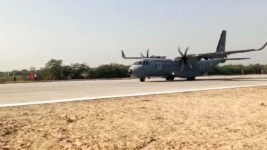 Photo of राजस्थान में भारतमाला एक्सप्रेसवे 925ए पर लैंड हुए सुखोई और जगुआर फाइटर जेट