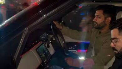 Photo of विराट कोहली पहुंचे धोनी के घर डिनर पर, रांची में दिखी पुरानी दोस्ती की चमक