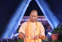 Photo of देव दीपावली : काशी में मां गंगा की गोद से झिलमिलाई आस्था, लाखों दीपों से जगमगाए अर्धचंद्राकार गंगा घाट