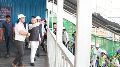 Photo of रेलमंत्री वैष्णव ने की अहमदाबाद स्टेशन के पुनर्विकास और हाई स्पीड रेल परियोजना की प्रगति की समीक्षा