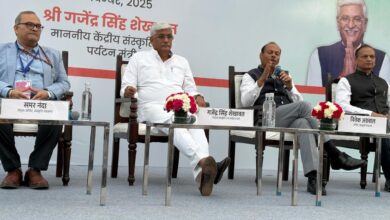 Photo of राष्ट्रीय गीत वंदे मातरम् के 150 वर्ष पूर्ण होना “विविधता में एकता के महादेश भारत” की सामूहिक कंठ ध्वनि का स्वस्फूर्त जन उत्सव: गजेन्द्र सिंह शेखावत