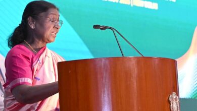 Photo of राष्ट्रपति मुर्मु ने व्यावसायिकता और देशभक्ति के लिए भारतीय सशस्त्र बलों की भूमिका को सराहा