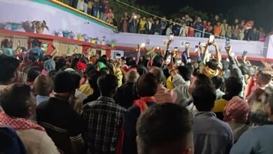 Photo of अलीनगर में इतिहास रचा: मैथिली ठाकुर 11 हजार से अधिक वोटों से विजयी, समर्थकों ने चढ़ाया 11 हजार लड्डू का भोग