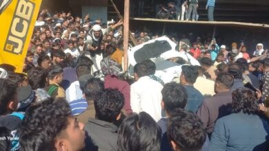 Photo of दिल्ली-देहरादून एक्सप्रेसवे पर कार पर पलटा तेज रफ्तार डंपर, चार लोगों की  मौत