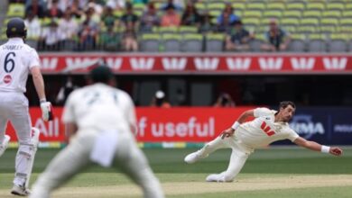 Photo of 35 की उम्र में भी 20 जैसा जोश, मिचेल स्टार्क का खतरनाक कैच और डबल स्ट्राइक
