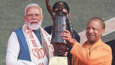 Photo of … जब मंच से पीएम मोदी ने की सीएम योगी के कार्यों की प्रशंसा