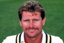 Photo of तेज गेंदबाज़ों के ख़िलाफ़ निर्भीक योद्धा : इंग्लैंड के दिग्गज रोबिन स्मिथ का 62 वर्ष की आयु में निधन