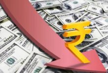 Photo of डॉलर की तुलना में रुपये ने बनाया ऑल टाइम लो का नया रिकॉर्ड, 10 पैसे की कमजोरी के साथ बंद हुई भारतीय मुद्रा