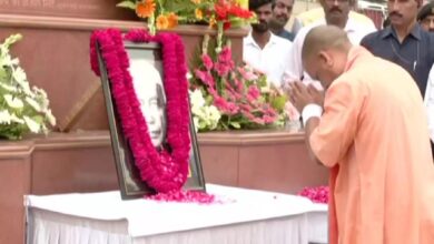 Photo of मुख्यमंत्री योगी ने पूर्व प्रधानमंत्री चौधरी चरण सिंह की जयंती पर दी श्रद्धांजलि