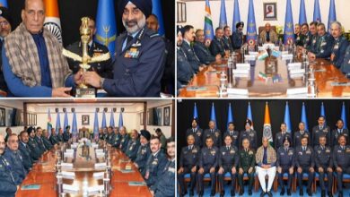Photo of वायु सेना कमांडर भविष्य की चुनौतियों का मुकाबला करने के लिए तैयार रहें : रक्षा मंत्री