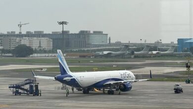 Photo of बेंगलुरु हवाई अड्डे पर इंडिगो की 102 उड़ानें रद्द, यात्री फंसे