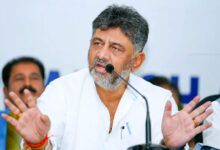 Photo of राजनीतिक बदले की भावना से गांधी परिवार को बनाया जा रहा निशाना: डीके शिवकुमार