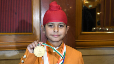 Photo of ऑपरेशन सिंदूर के दौरान मिसाल बना 10 साल का शवण, अनुशका ने फुटबॉल के मैदान में दागे कई गोल