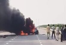 Photo of बाराबंकी में पूर्वांचल एक्सप्रेस-वे पर टक्कर के बाद कार में लगी आग, पांच की मौत व छह झुलसे