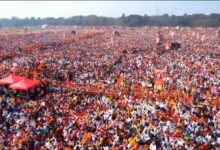 Photo of कोलकाता के ब्रिगेड परेड मैदान में लाखों लोगों ने पढ़ी गीता, राज्यपाल बोले – धार्मिक अहंकार खत्म करने का समय आ गया