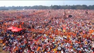 Photo of कोलकाता के ब्रिगेड परेड मैदान में लाखों लोगों ने पढ़ी गीता, राज्यपाल बोले – धार्मिक अहंकार खत्म करने का समय आ गया