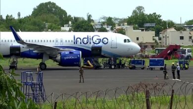 Photo of एमिरेट्स के विमान के इंजन में खराबी, रनवे पर ही रोका गया विमान, बड़ा हादसा टला